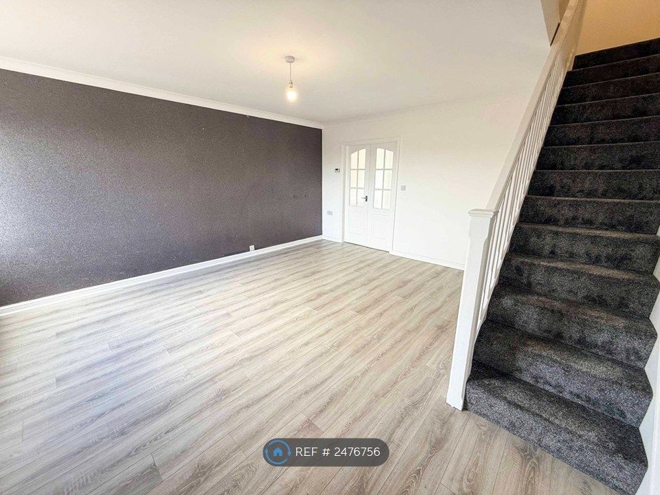 Property photo 2 of 32