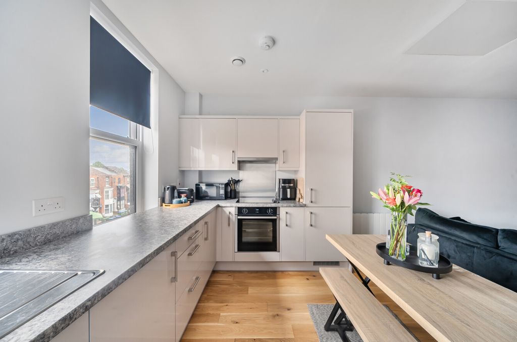 Property photo 3 of 9 1335379-12-6894Ac...