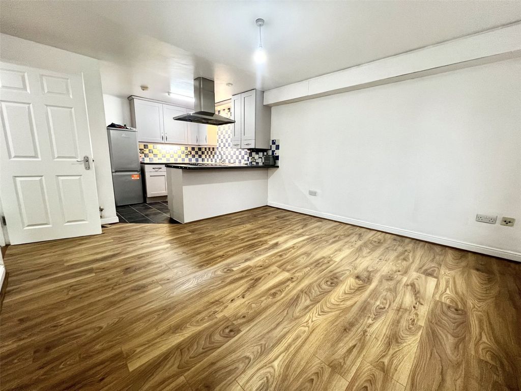 Property photo 3 of 9 Picture No. 04