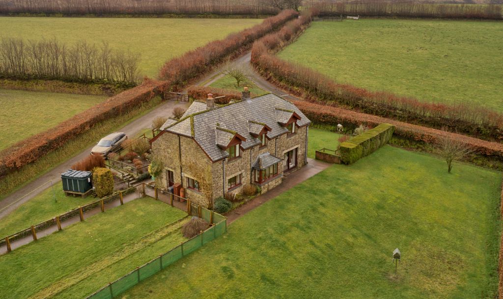 Property photo 2 of 6