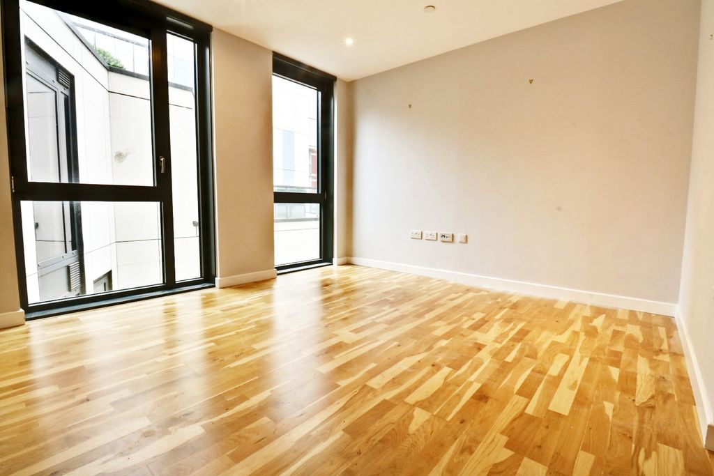 Property photo 2 of 9 3898783
