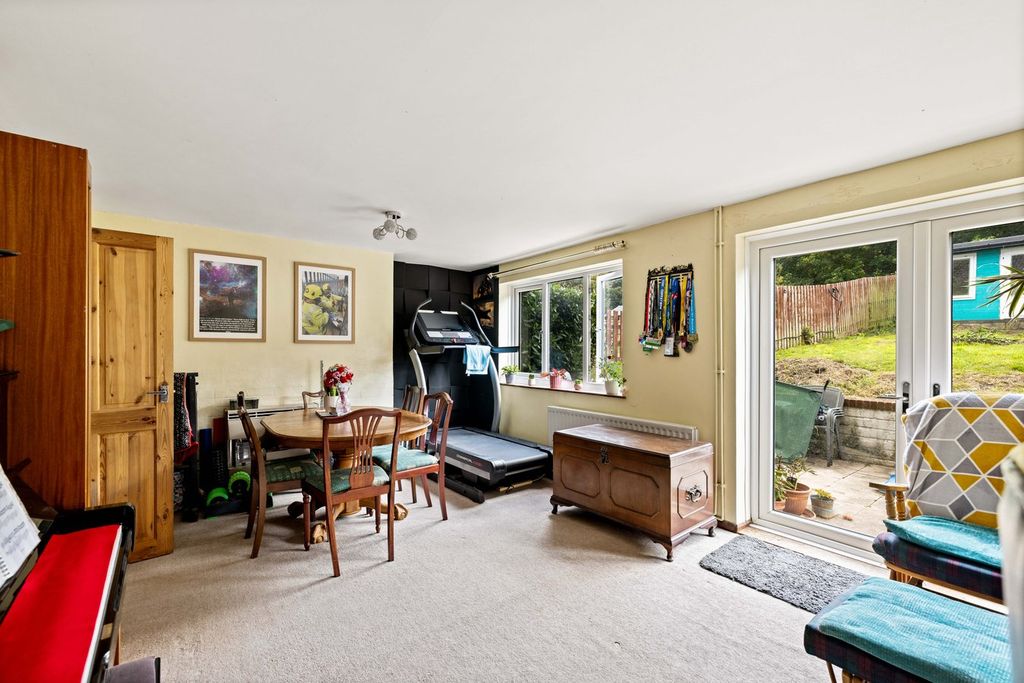 Property photo 3 of 11
