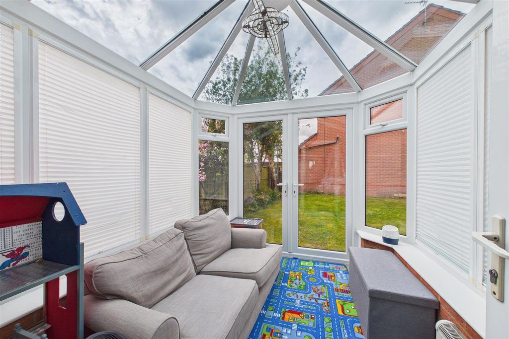 Property photo 3 of 16 Conservatory