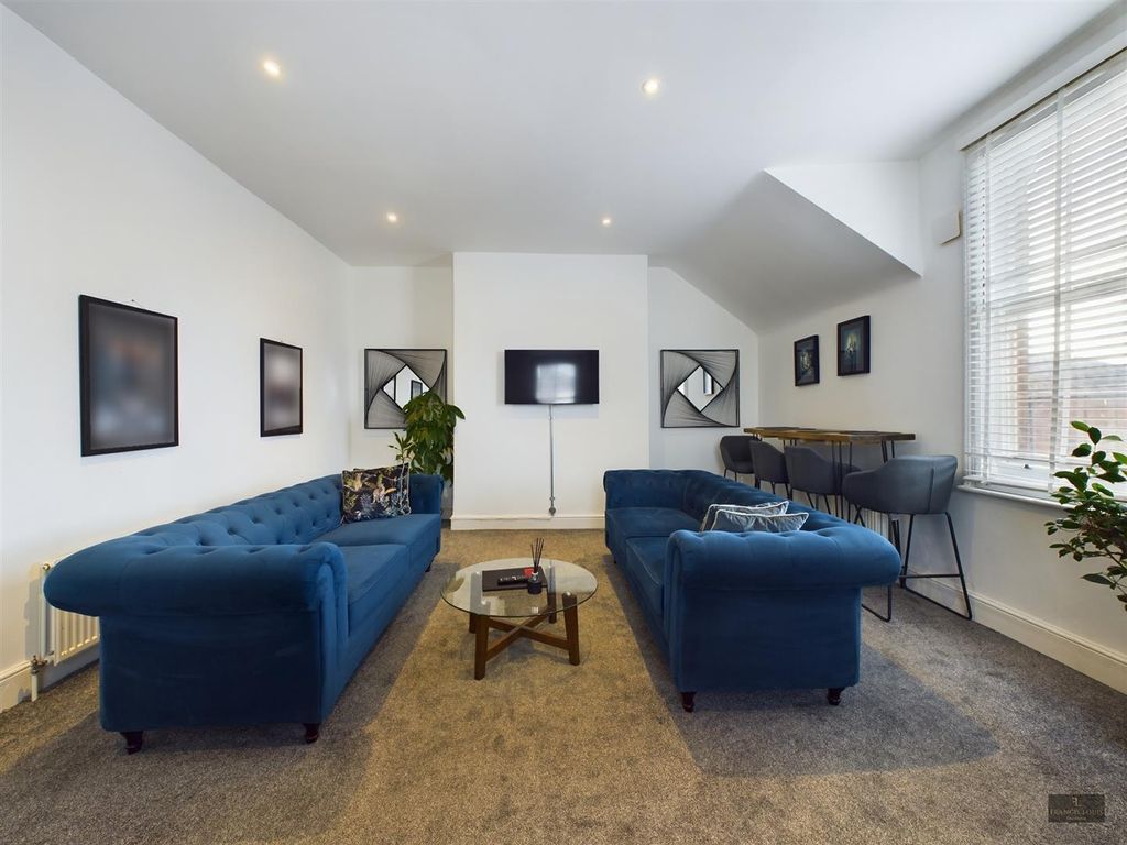 Property photo 2 of 10 Cam02887G0-Pr0136-Still005.Jpg