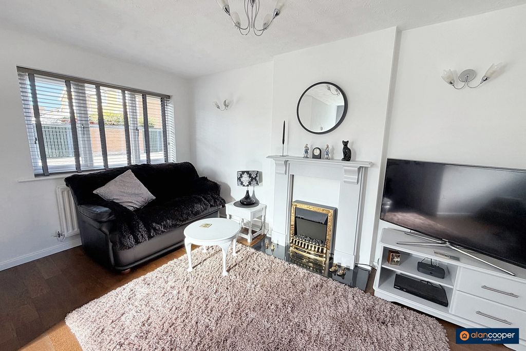 Property photo 2 of 11 4584023