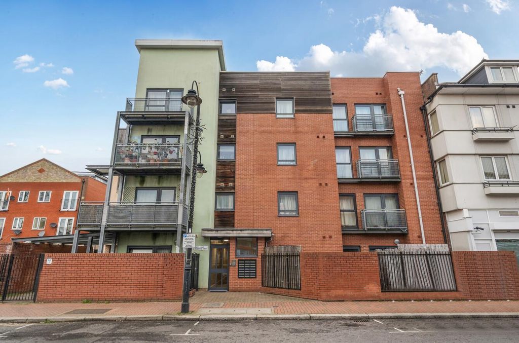 Property photo 1 of 10 Davidson Frost-Wellings, Dfw, Poppy Court, Ha3, Fr