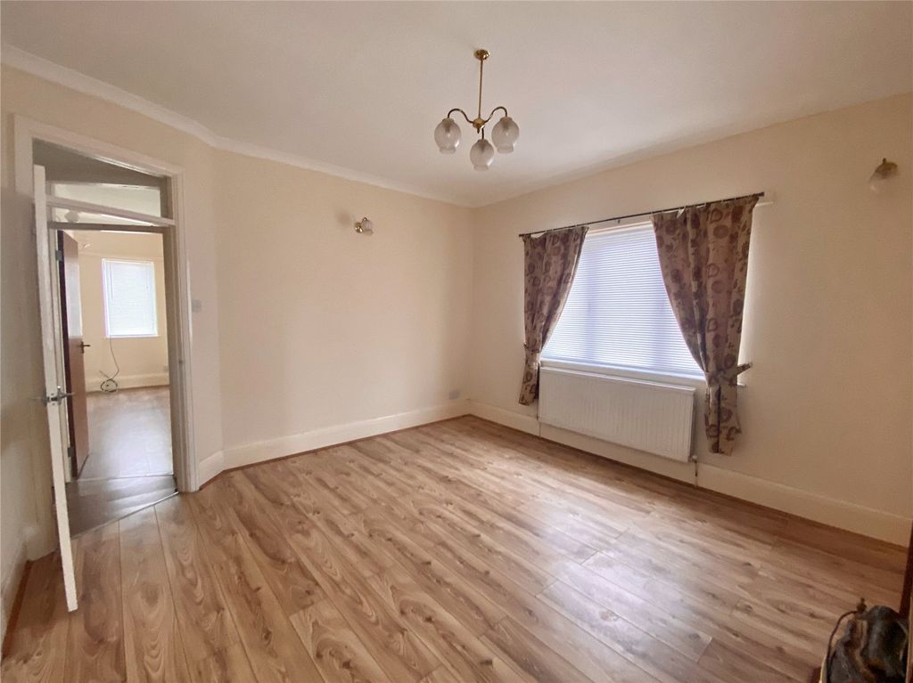 Property photo 2 of 11 Picture No. 05