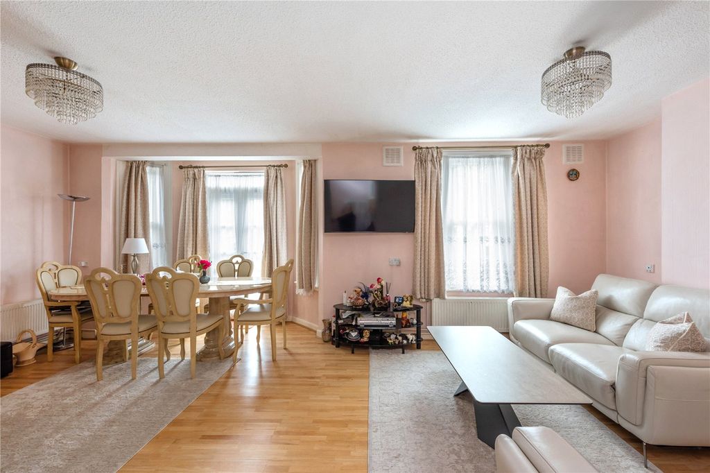 Property photo 2 of 18 Picture No. 11