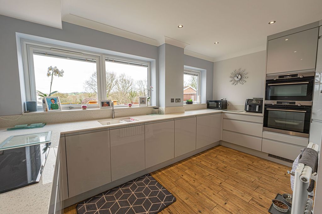 Property photo 2 of 34