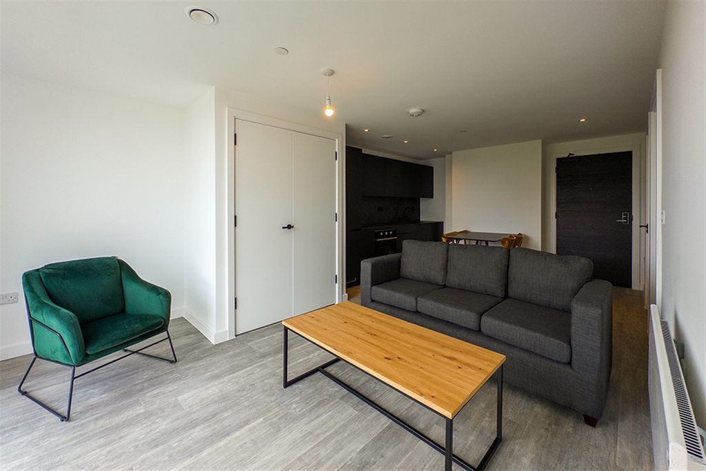 Property photo 2 of 9 (Thumbnail)