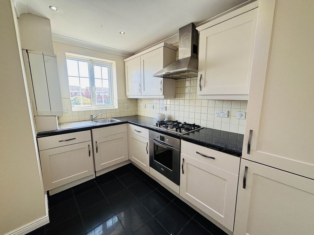Property photo 3 of 32