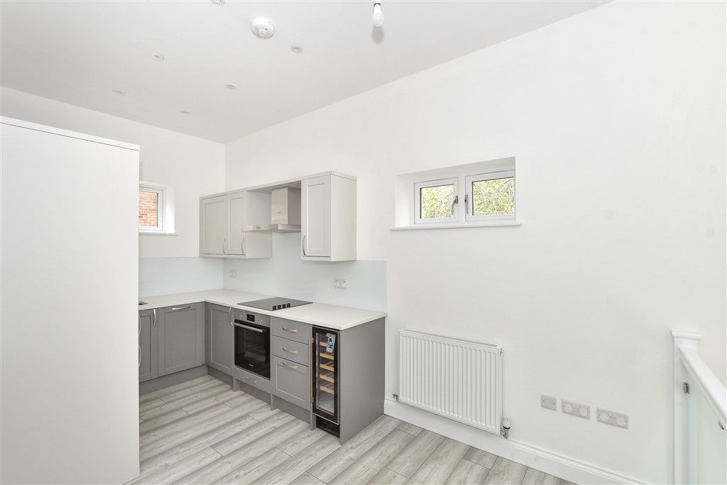 Property photo 2 of 20 Kitchen/Breakfast Area