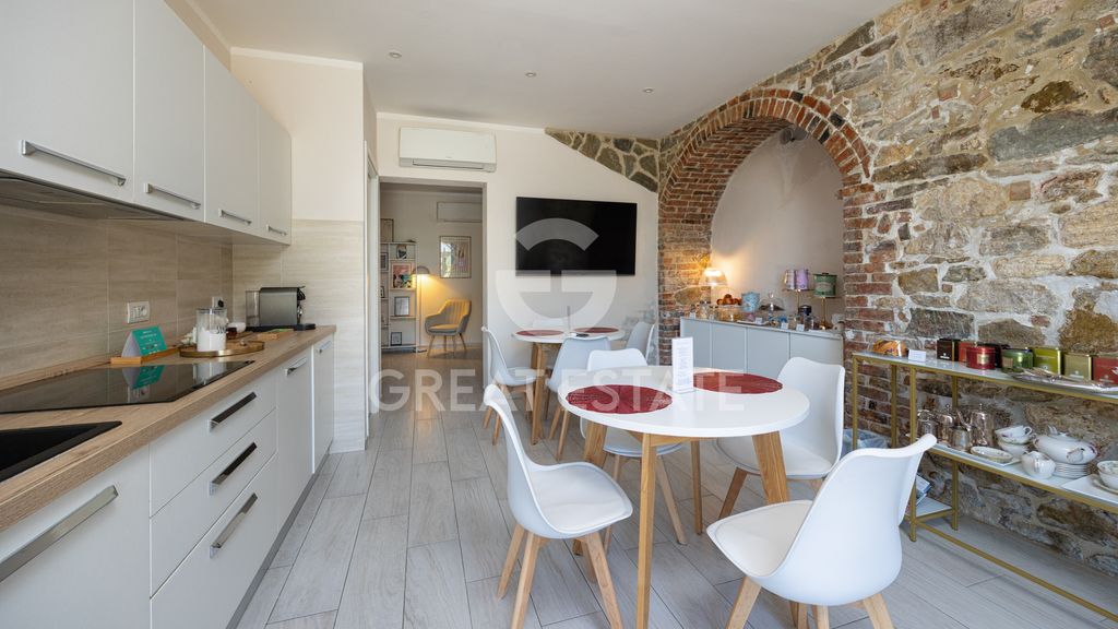 Property photo 2 of 48 Interiors
