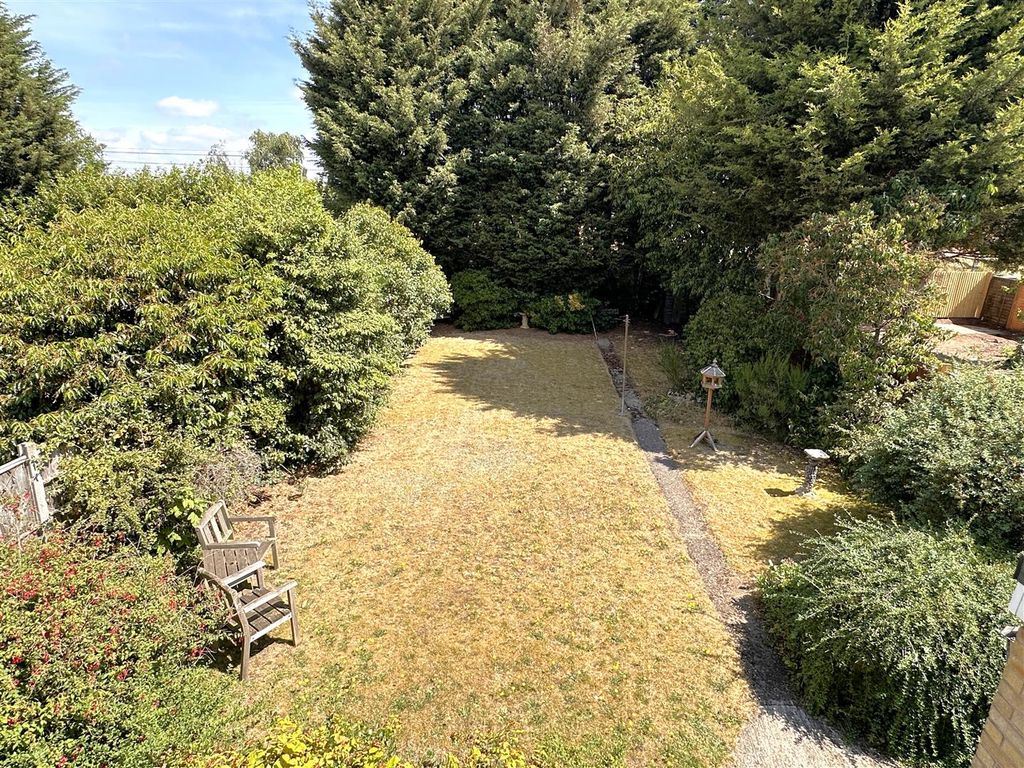 Property photo 3 of 17 Generous Private Garden 959