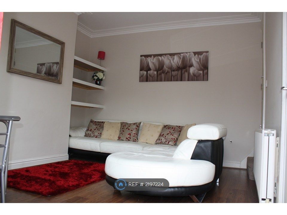 Property photo 2 of 13 Lounge