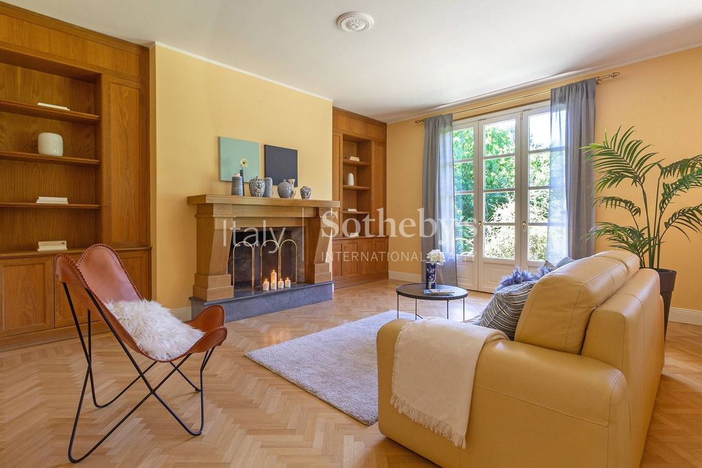 Property photo 2 of 33