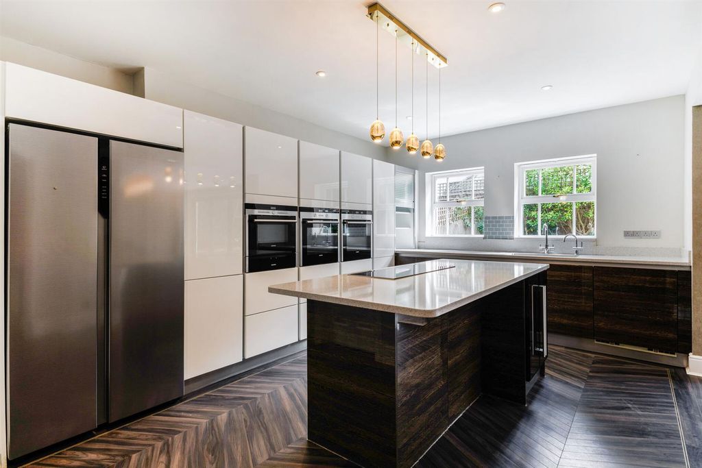 Property photo 2 of 23