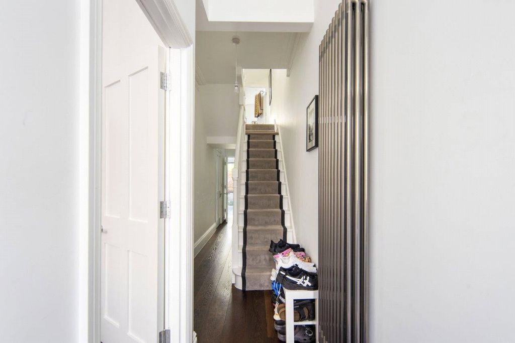 Property photo 3 of 27 Hallway