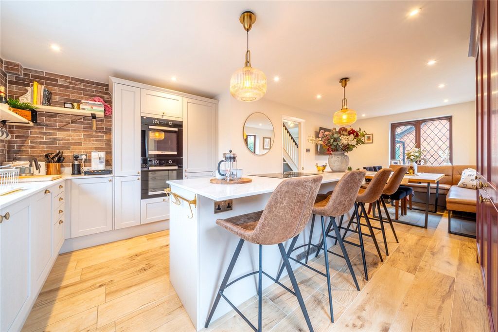 Property photo 1 of 32 Picture No. 12