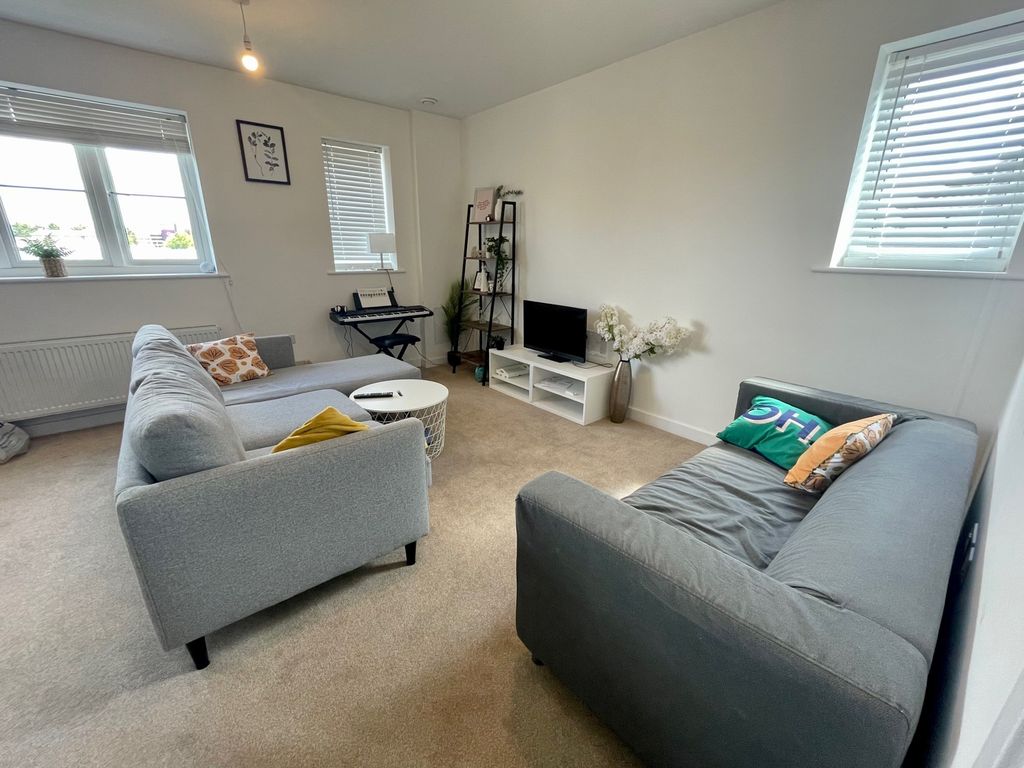 Property photo 3 of 6 Living Room