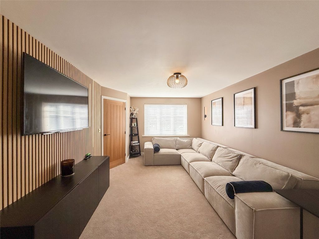 Property photo 2 of 26 Lounge