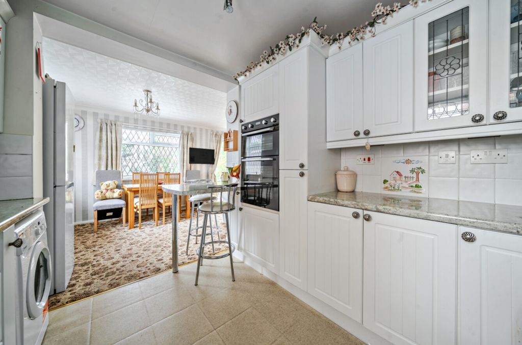 Property photo 3 of 10 1386466-7-692d82838F789