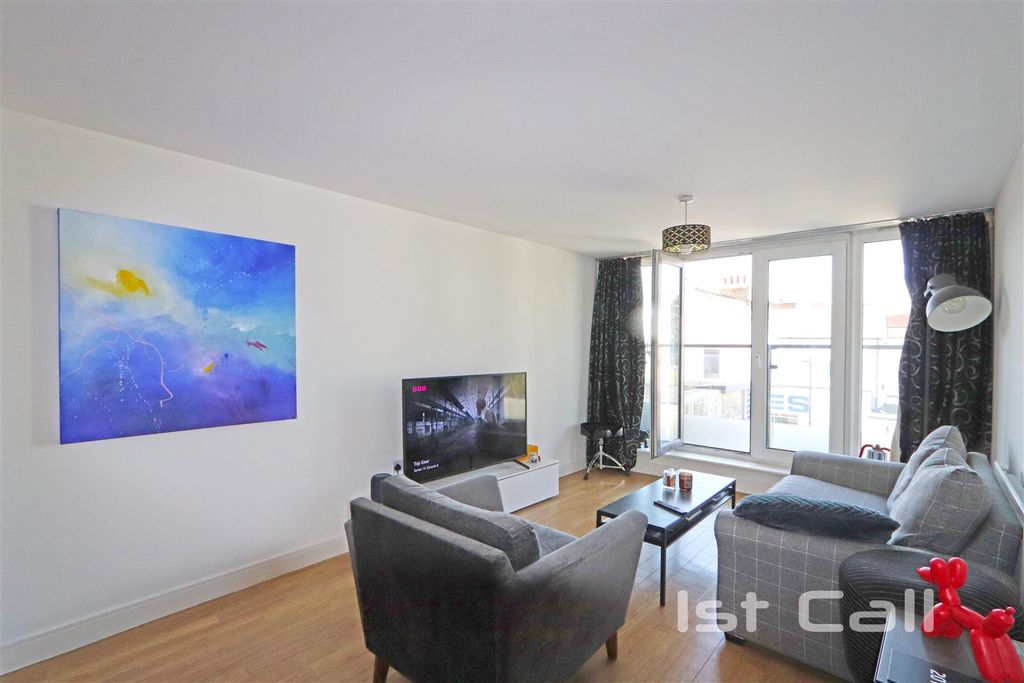 Property photo 3 of 11 Lounge2.Jpg
