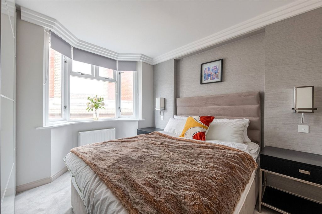 Property photo 3 of 11 Principal Bedroom