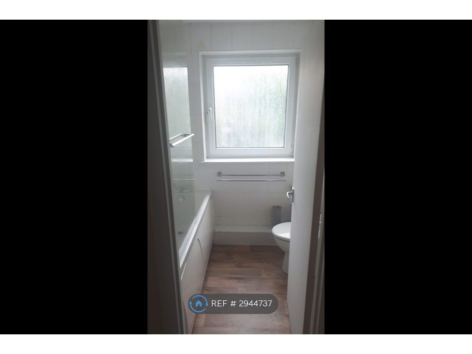 Property photo 1 of 13 Bathroom