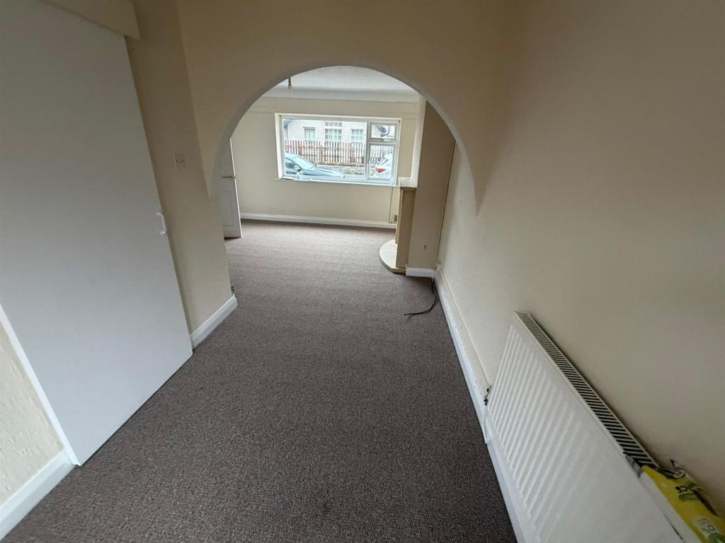 Property photo 3 of 13 14.Jpeg