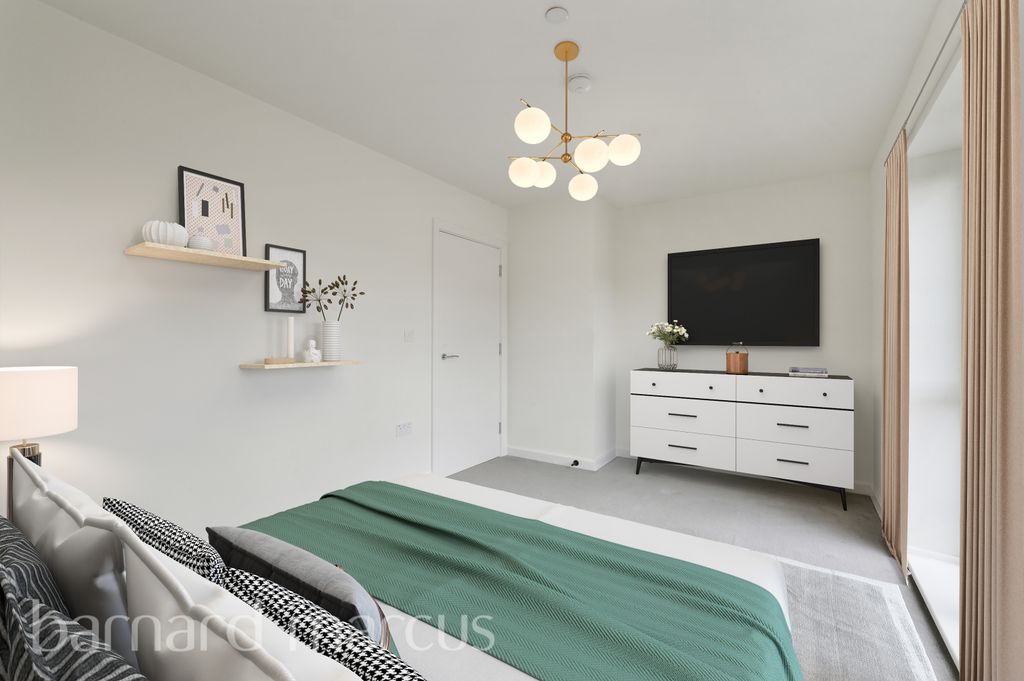 Property photo 3 of 10 Master Bedroom