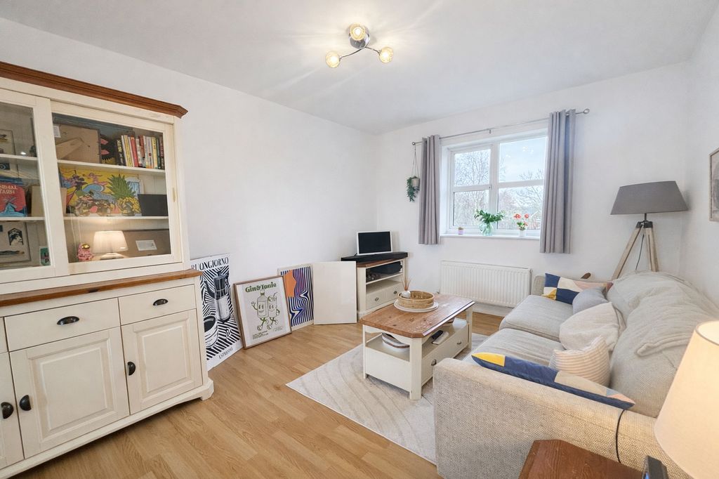 Property photo 2 of 8 Lounge