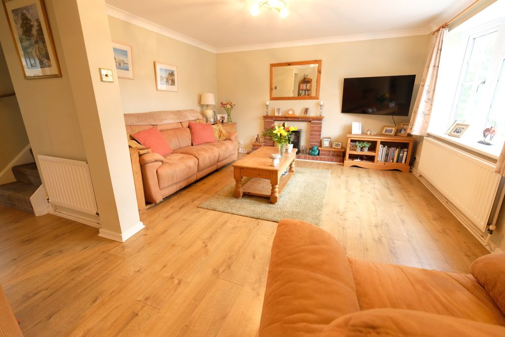 Property photo 2 of 14 Sitting Room