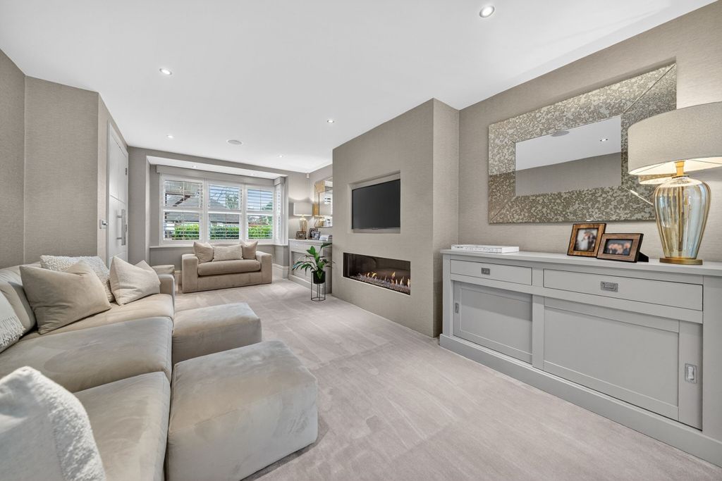 Property photo 2 of 32