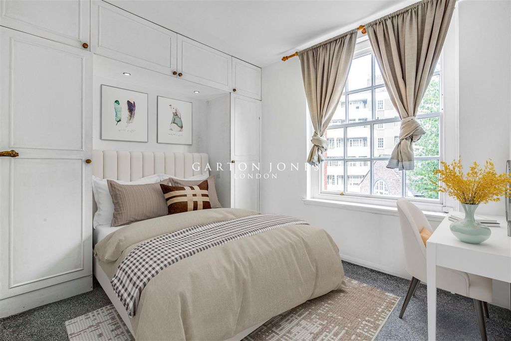 Property photo 3 of 8 Bedroom.Jpg