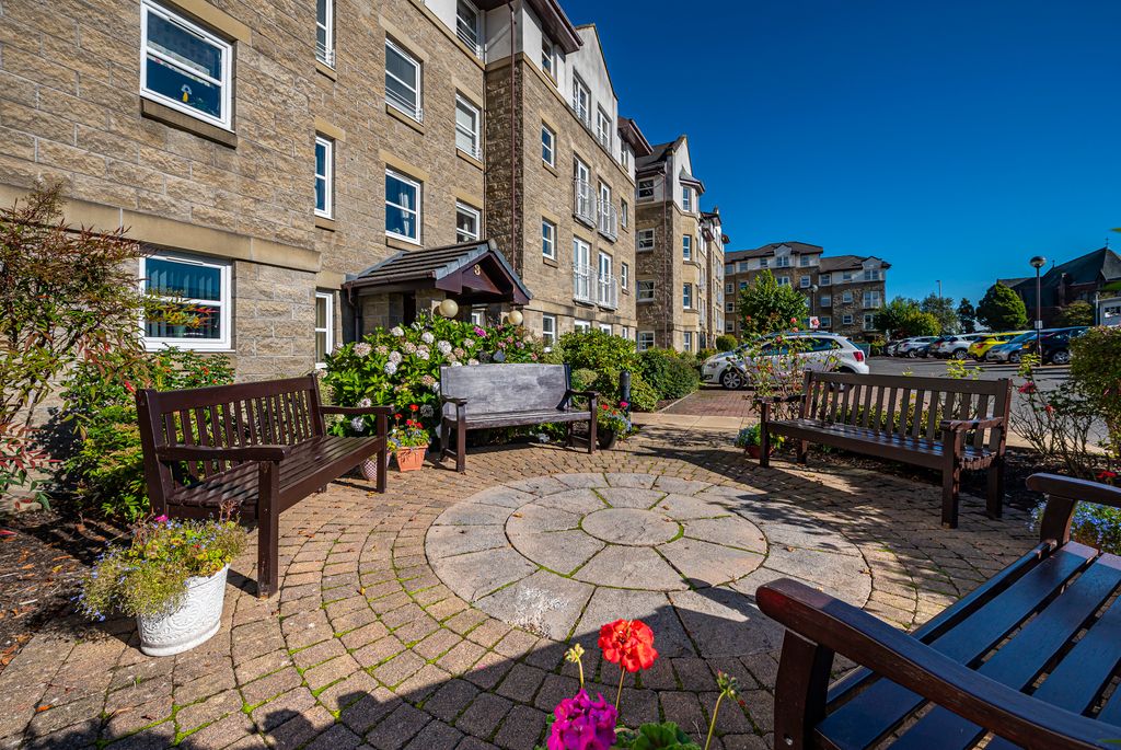 Property photo 2 of 34