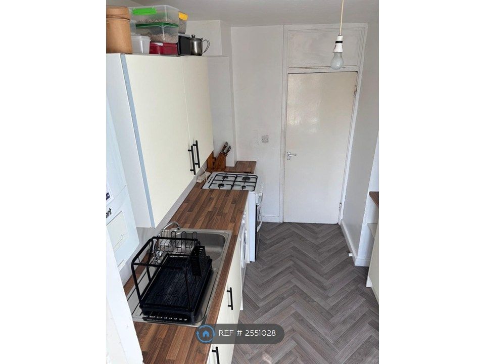 Property photo 3 of 10 Kitchen