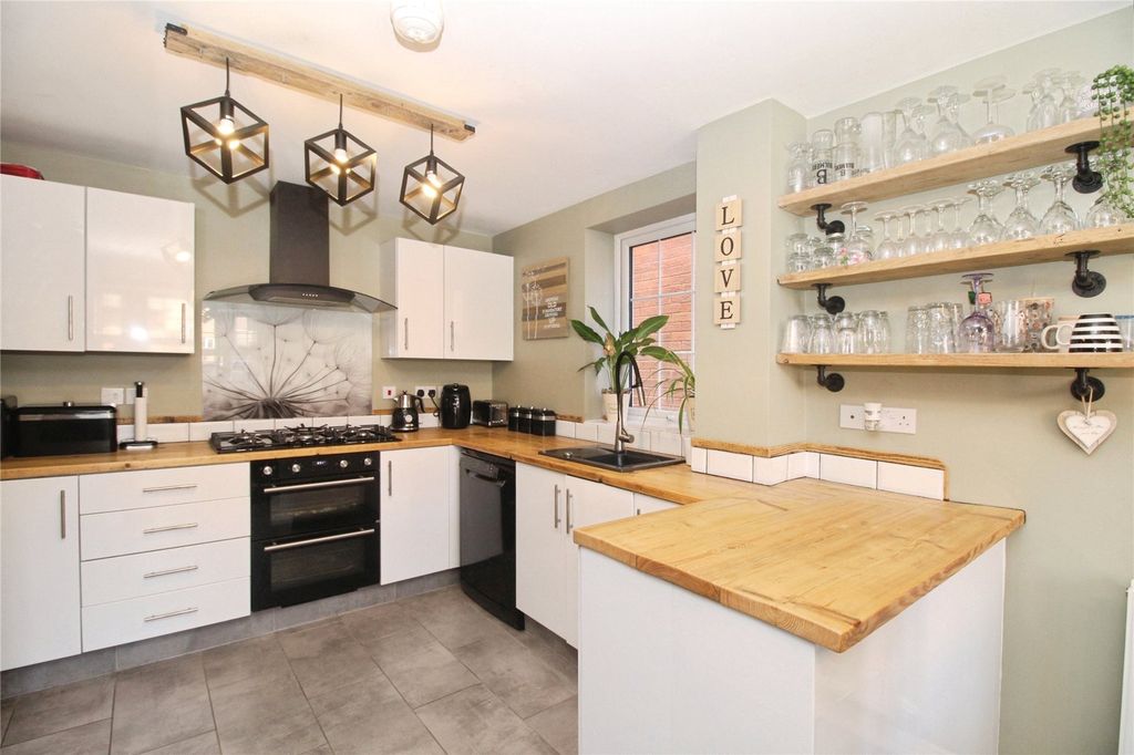 Property photo 3 of 18 Kitchen/Diner