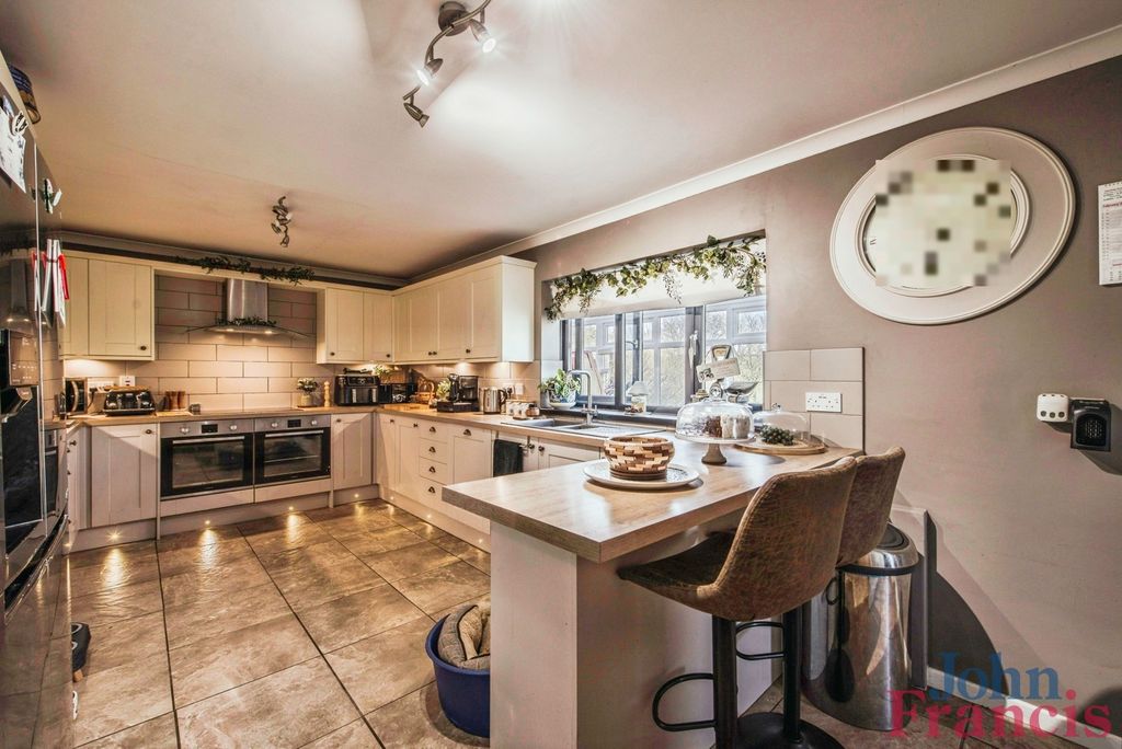 Property photo 3 of 33 Pbox-Img.Jpg