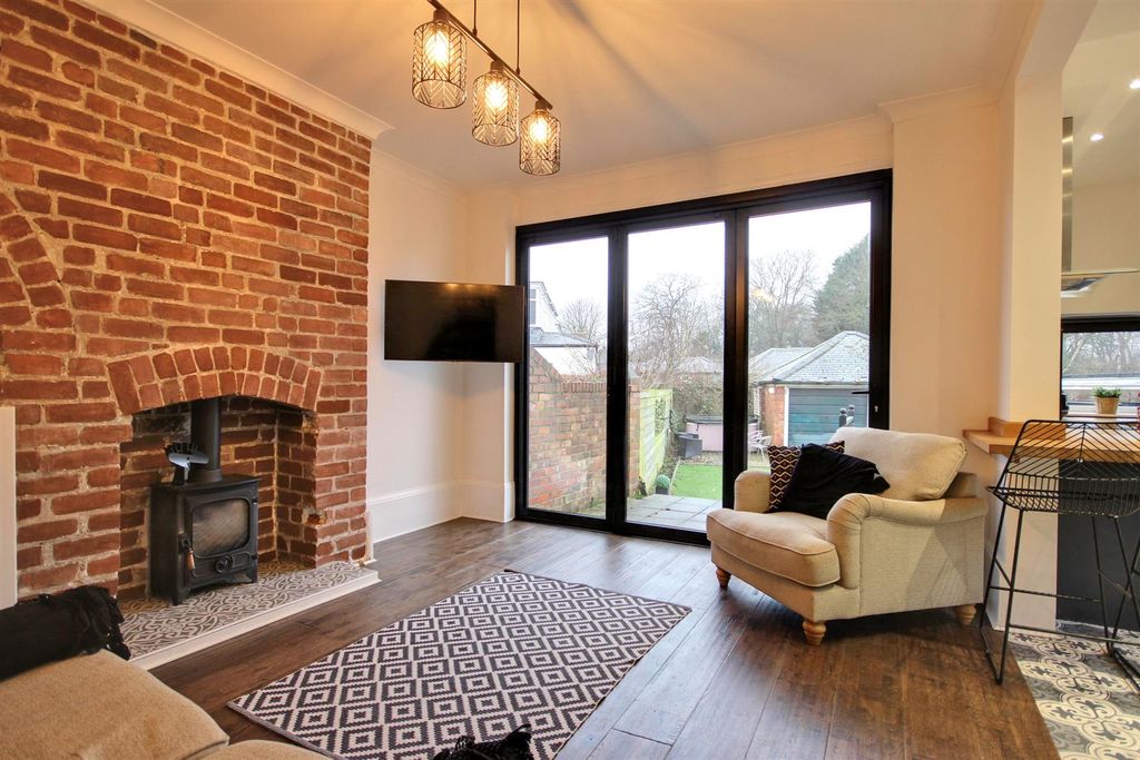 Property photo 2 of 22