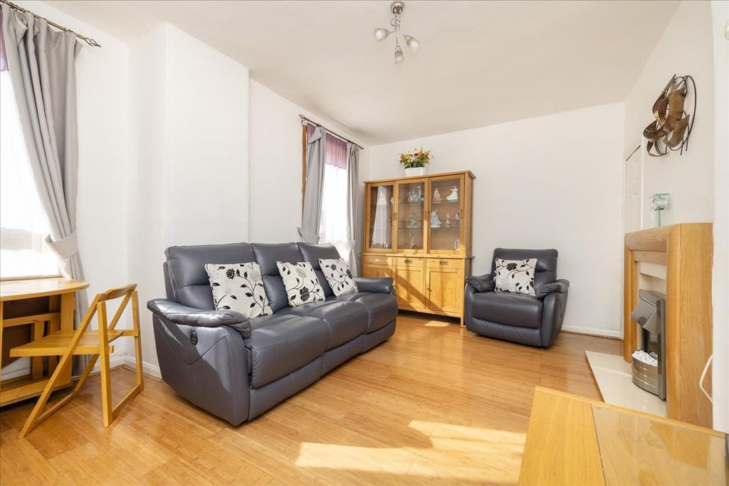 Property photo 2 of 20