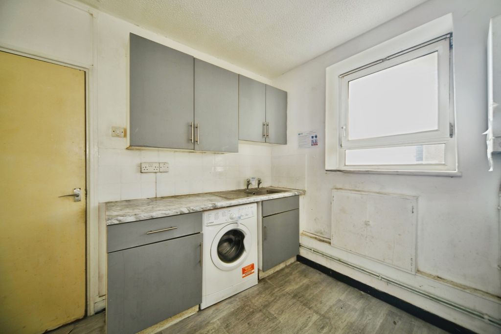 Property photo 2 of 21 Pbox-Img.Jpg