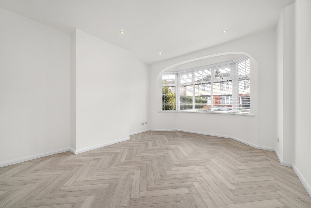 Property photo 2 of 17 2272853