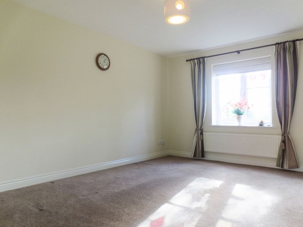 Property photo 3 of 6 Living Room