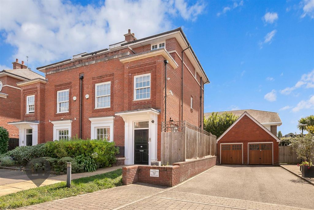 Property photo 1 of 12 External