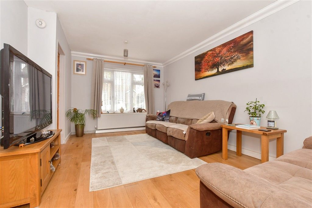 Property photo 3 of 15 Lounge