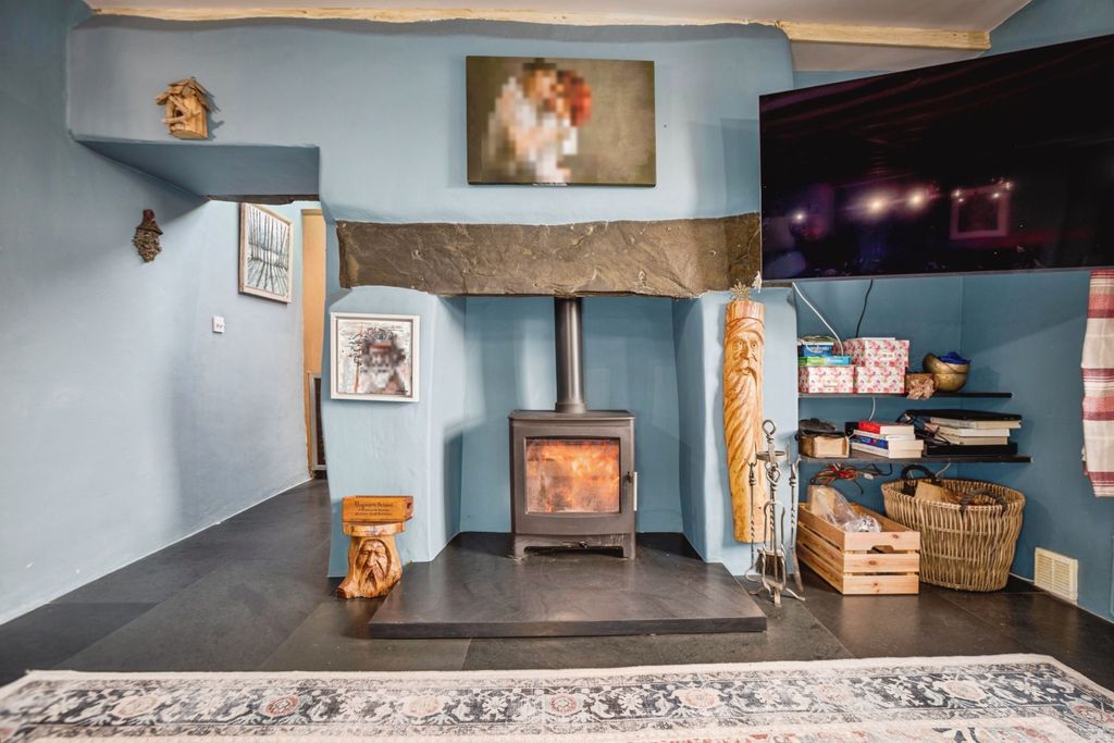 Property photo 3 of 18 2