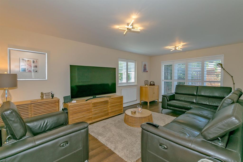 Property photo 2 of 32 Living Room