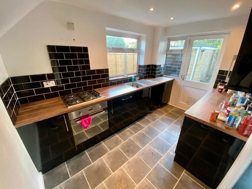 Property photo 2 of 6 Kitchen