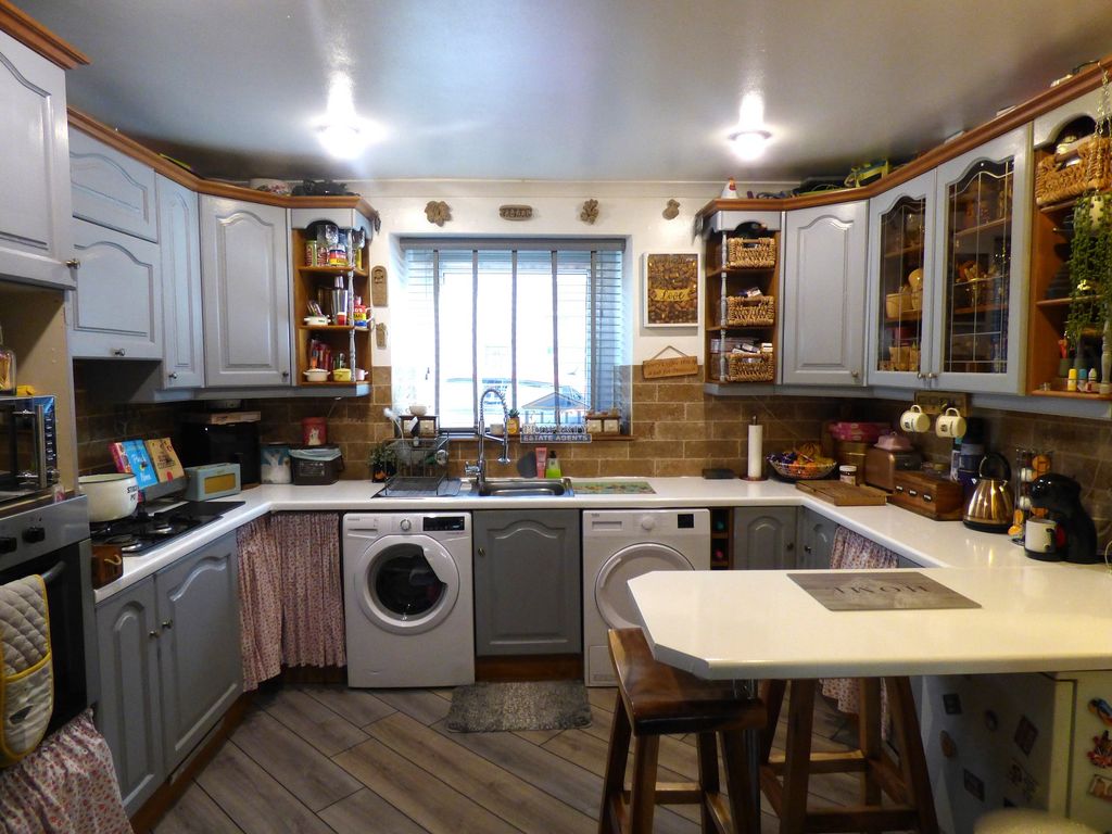 Property photo 2 of 18 Kitchen